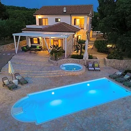 Laura Comfortable 3* Krk Town