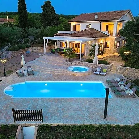 Laura Comfortable Hotel 3*