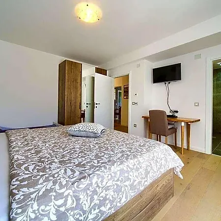 Laura Comfortable Hotel Krk Town