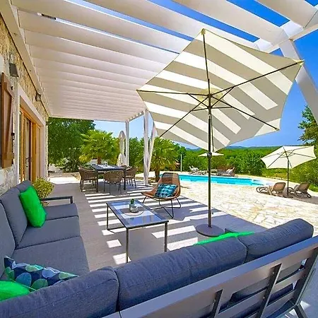 Laura Comfortable 3* Krk Town